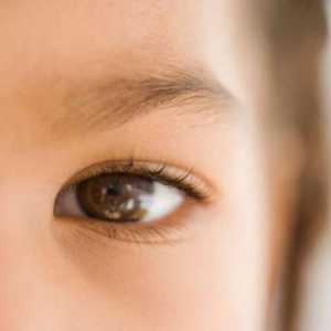 De ce pleoapa inferioară a ochiului stâng se mișcă: cauzele și tratamentul