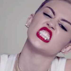 De ce este atât de diferită Miley Cyrus? De la nymphet la punk
