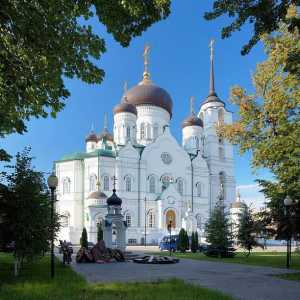 Bisericile ortodoxe din Voronej: Catedrala de mijlocire și Biserica Sf. Nicolae