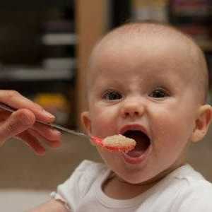 Hrănirea unui copil cu hrană artificială: trăsăturile procesului