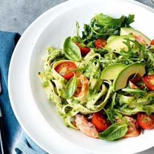 Salata cu avocado și somon: o rețetă cu o fotografie
