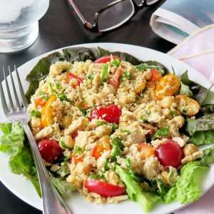 Salata cu conserve de ton: o combinație de ingrediente, o rețetă pentru gătit, dressing
