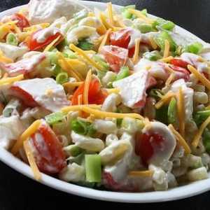 Salate din carne de crab pentru sărbătorile și zilele lucrătoare