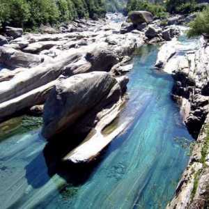 Cea mai transparentă cursă de apă este Verzaska (râul din Elveția)