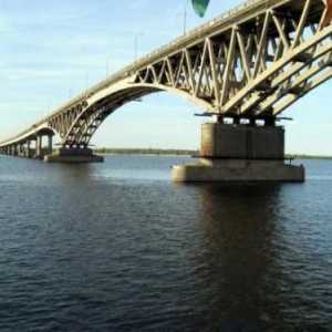 Podul Saratov este un simbol al orașului de 50 de ani
