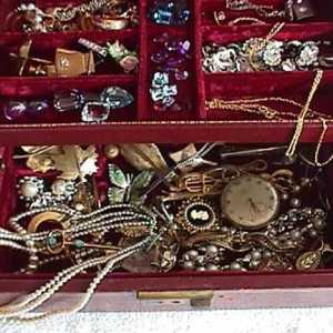 Caseta pentru bijuterii: alegerea este imensă