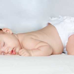 Cât de mult ar trebui să doarmă un nou-născut?
