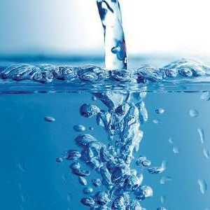 Câtă apă trebuie să bea o persoană în fiecare zi? Rolul apei în viețile noastre