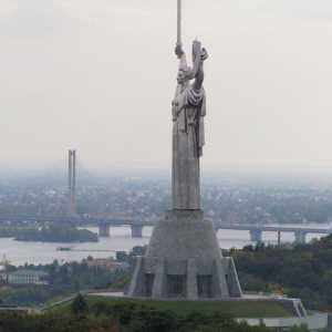 Sculptura Mama-Rodina din Kiev