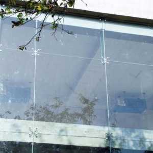 Sistemul de păianjeni de geamuri de fațadă