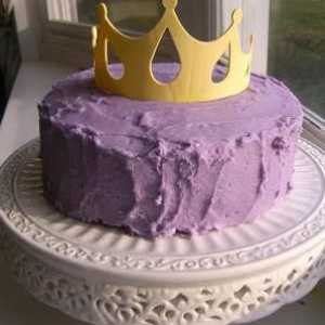 Un tort cu o coroană. Diferite opțiuni pentru pregătire și proiectare
