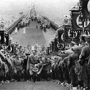 Al treilea Reich: decolare, cădere, arme, marșuri și premii