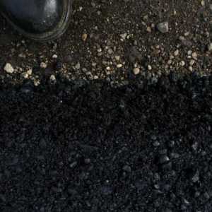 Amestecarea miezului de asfalt cu mâinile proprii