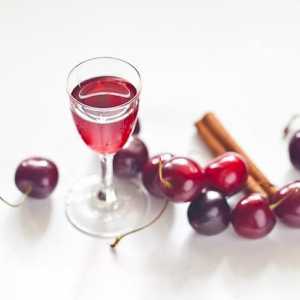 Cherry tincture pe vodcă: rețete pentru o băutură gustoasă și răcoritoare