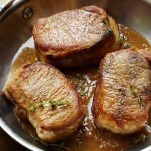Carne de porc delicioasă și suculentă tăiat într-o tigaie