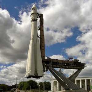 "Est" este o rachetă de rapel. Prima rachetă "Vostok"