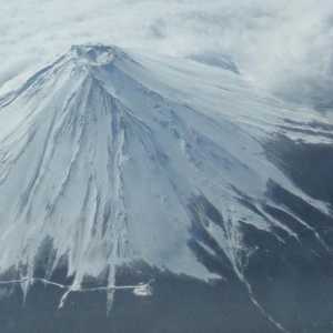 Înălțimea muntelui Fujiyama în Japonia, în metri