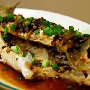 Coaceți peștele în cuptor cu legume. Cele mai delicioase rețete