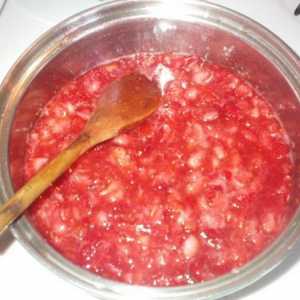 Căpșuni, șterse cu zahăr: o rețetă pentru gem proaspăt